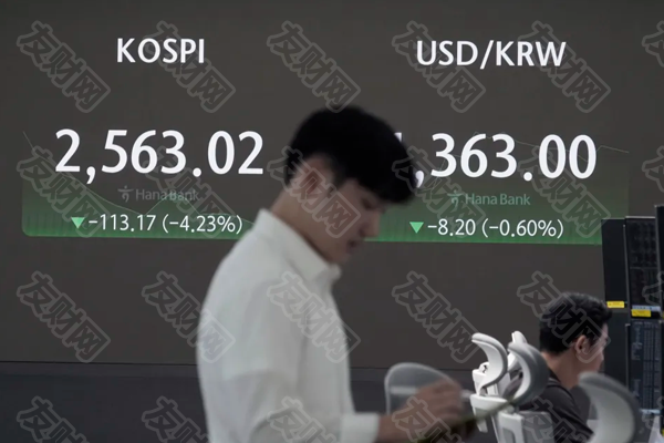 2025年01月03日:韩国央行官员表示：特朗普的关税对韩国经济构成的威胁比国内政治混乱更大